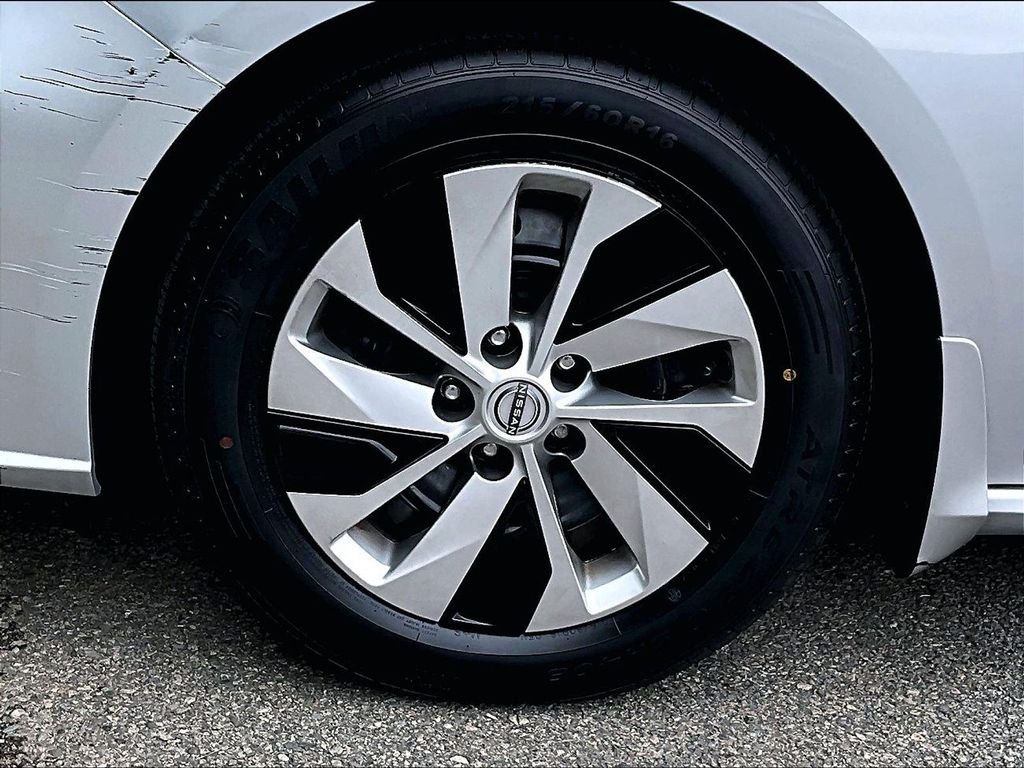 Used 2023 Silver Nissan 2.5 S image 7