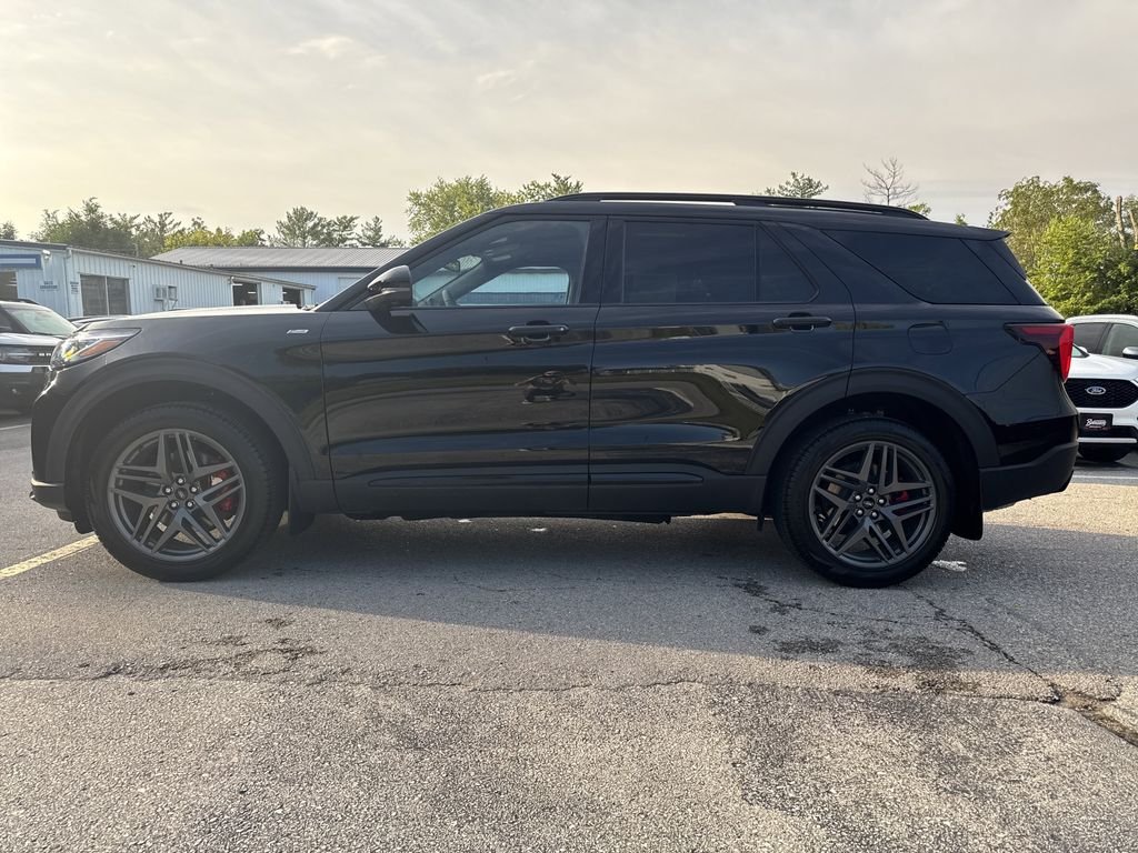 2025 Ford Explorer ST-Line photo 4