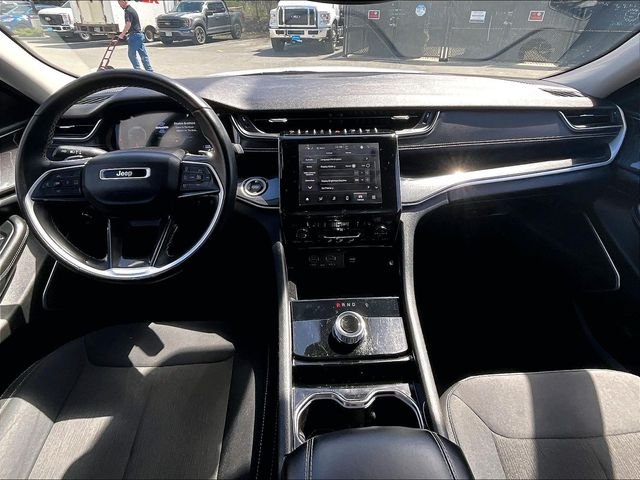 Used 2022 White Jeep Laredo image 16