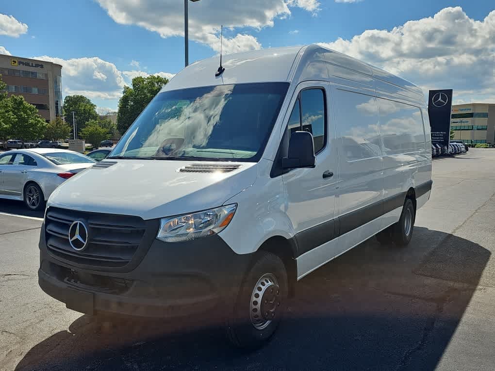 New 2026 Arctic White Mercedes-Benz  image 5