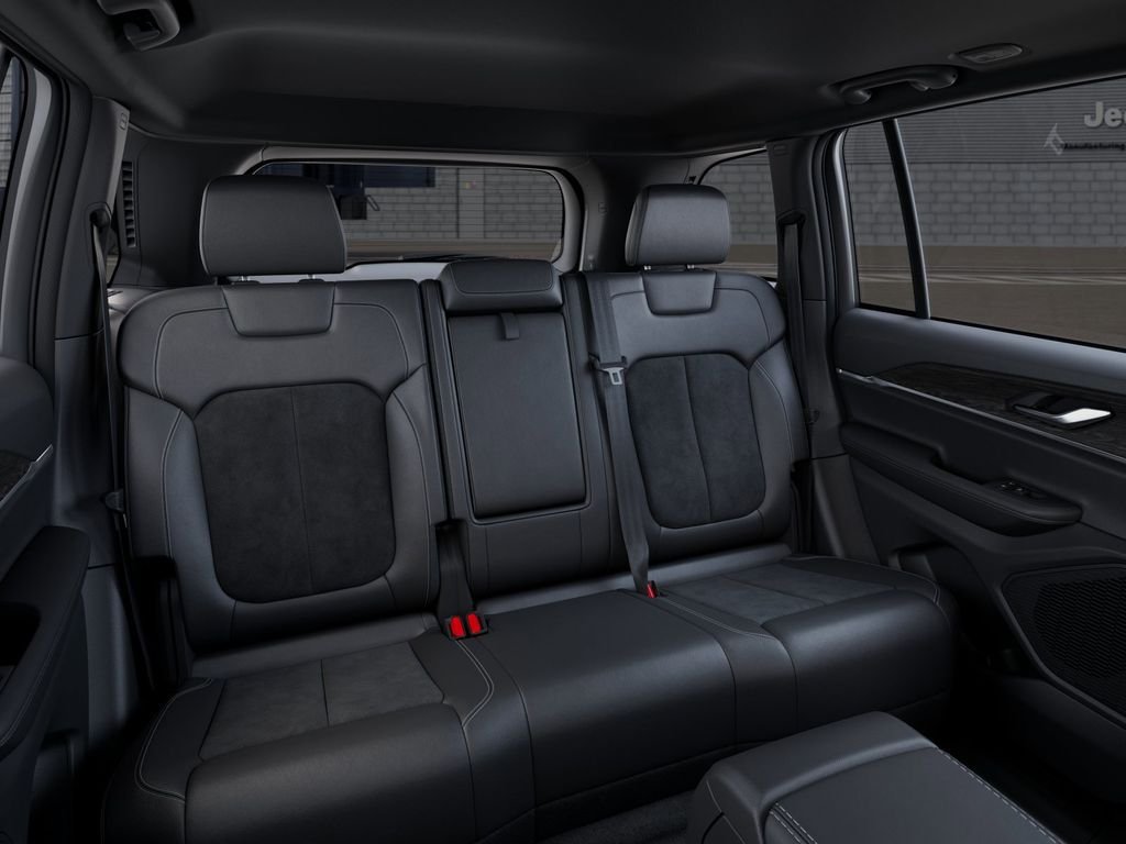 New 2026 Silver Zynith Exterior Paint Jeep Altitude image 15