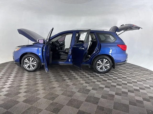 Used 2017 Blue Nissan SL image 11