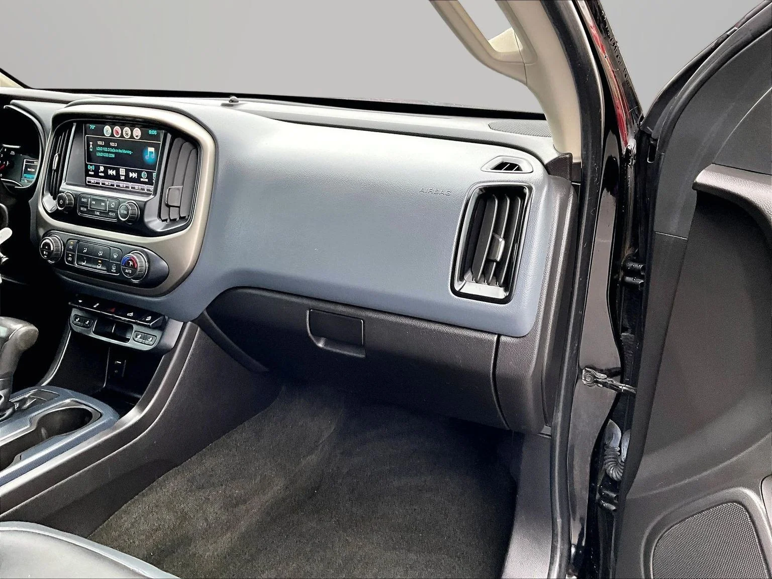 Used 2016 Black Chevrolet Z71 image 18