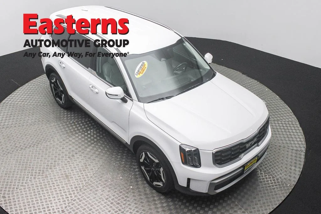 Used 2023 White Kia S image 3