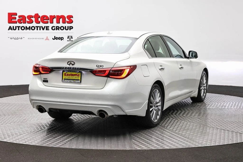 Used 2023 White INFINITI LUXE image 7
