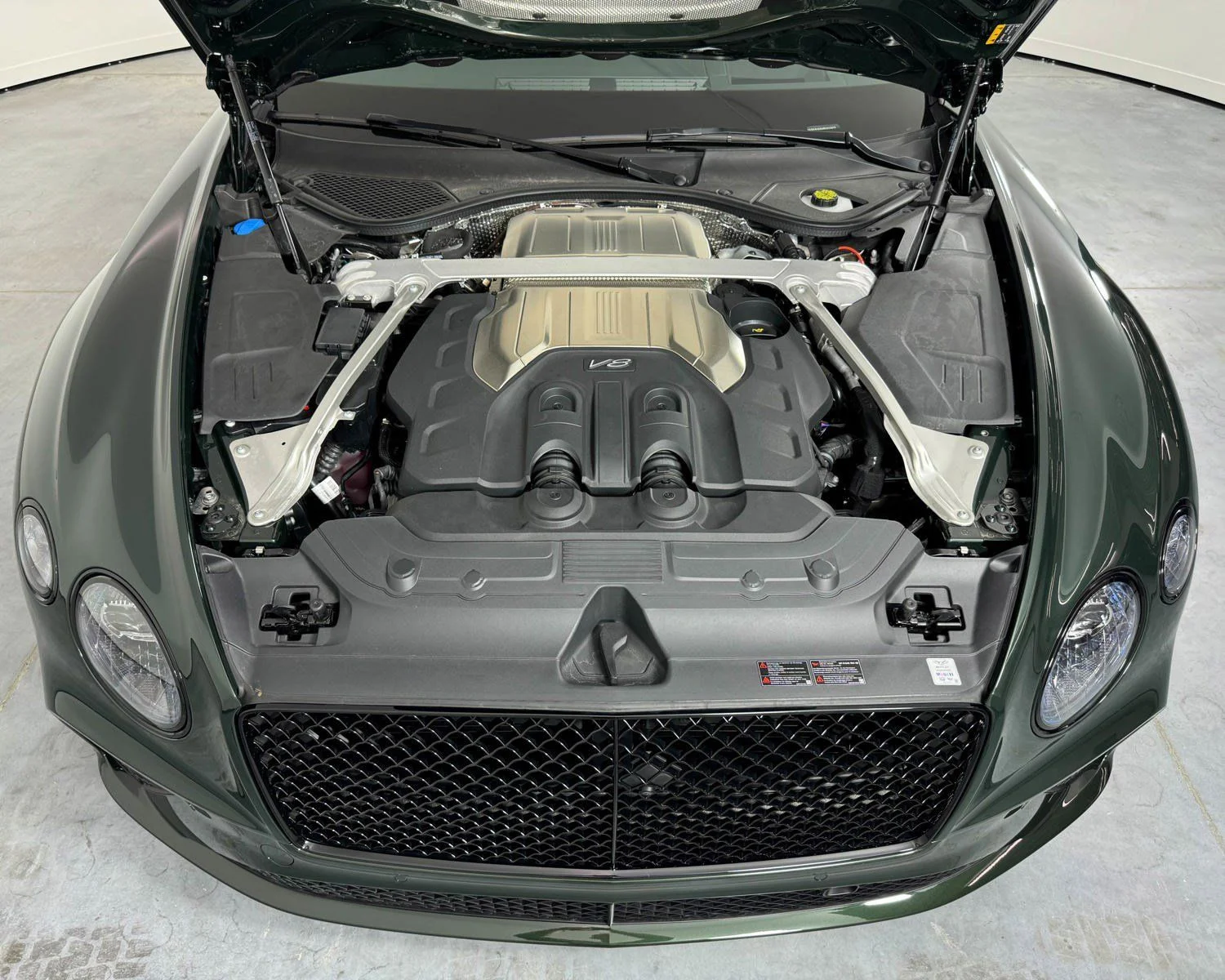 Used 2024 Green Bentley V8 S image 50