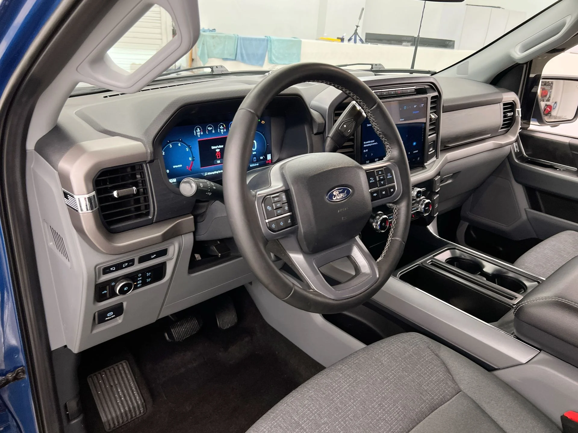 Used 2024 Blue Ford XLT image 7