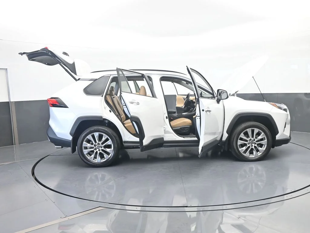 Used 2023 Ice Cap Toyota Limited image 70