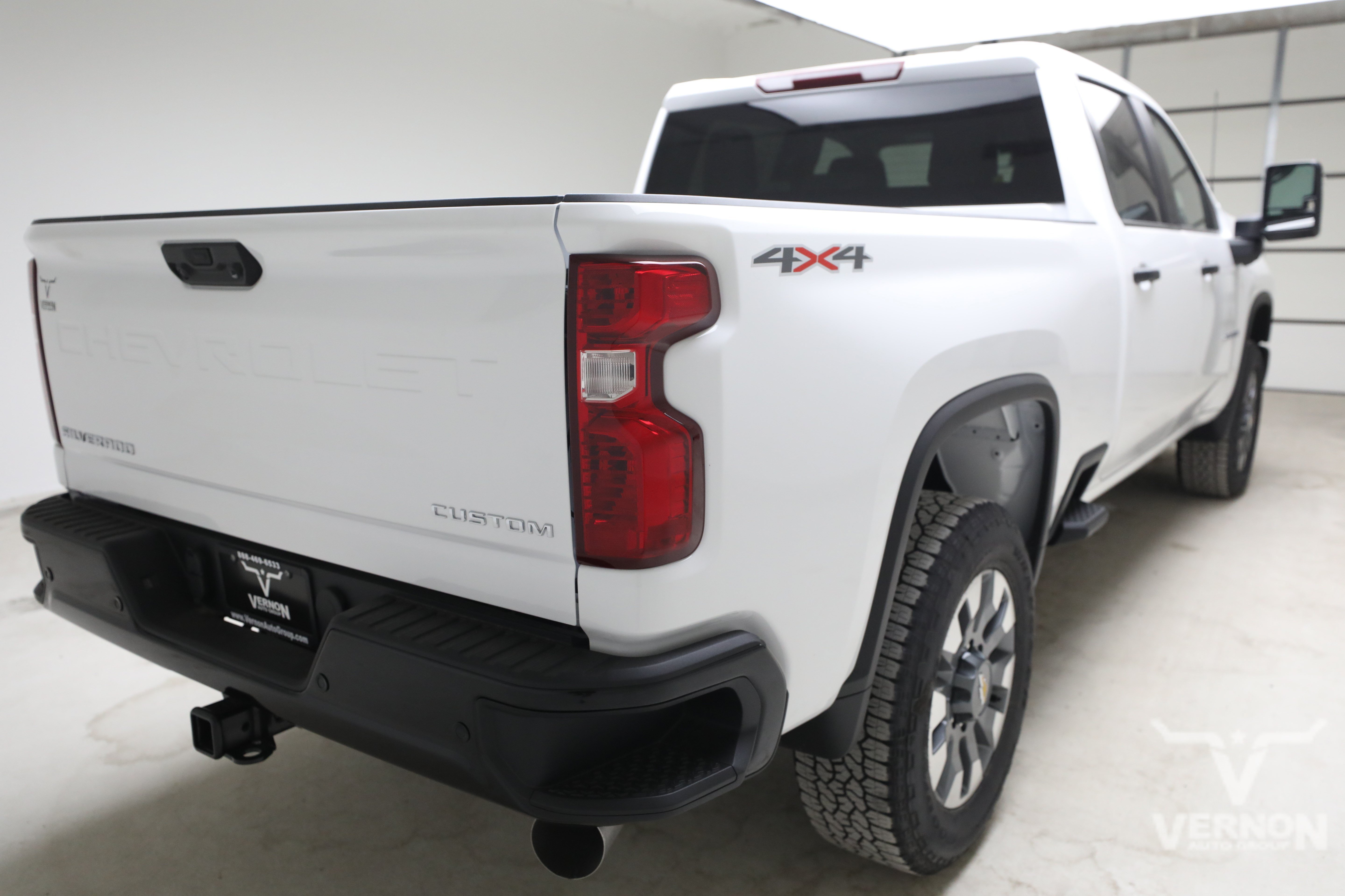 New 2026 Summit White Chevrolet N image 7
