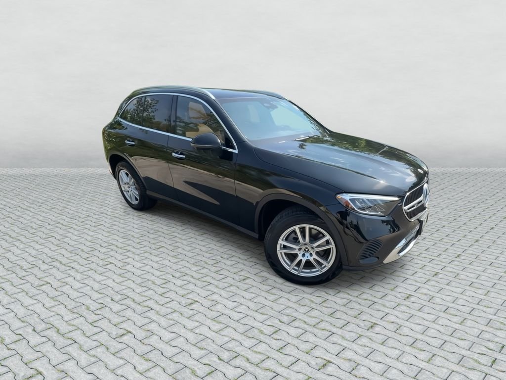 Used 2023  Mercedes-Benz GLC 300 image 2