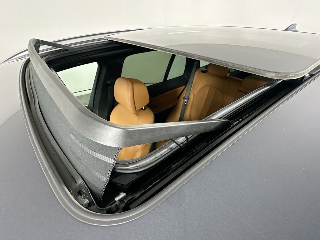 Used 2021 Arctic Grey Metallic BMW xDrive40i image 22