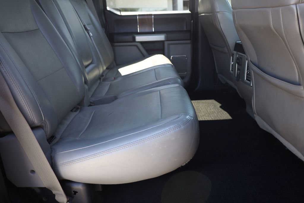 Used 2015 Magnetic Metallic Ford Lariat image 19