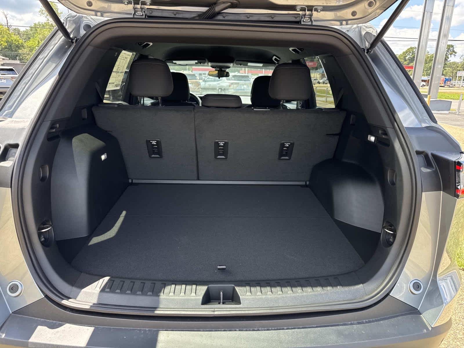 2027 Chevrolet Equinox LT - Photo 7