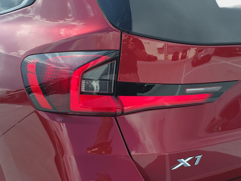 New 2026 Vegas Red Metallic BMW xDrive28i image 22