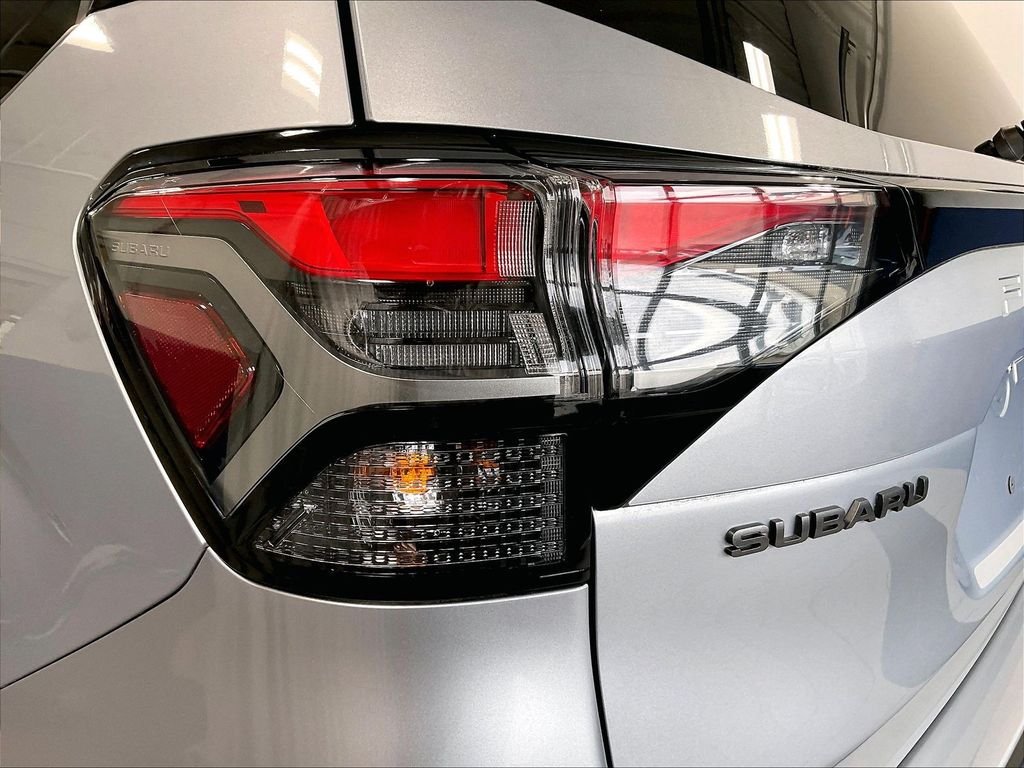 Used 2025 Ice Silver Metallic Subaru Premium image 35