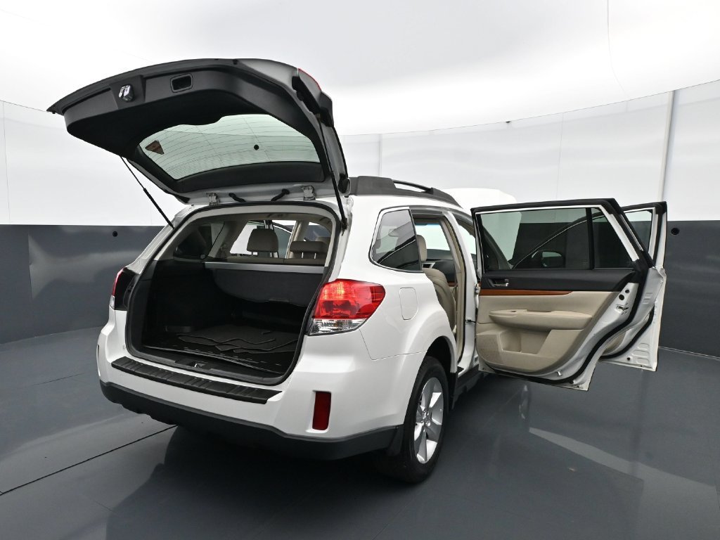 Used 2013 Satin White Pearl Subaru 2.5i image 41