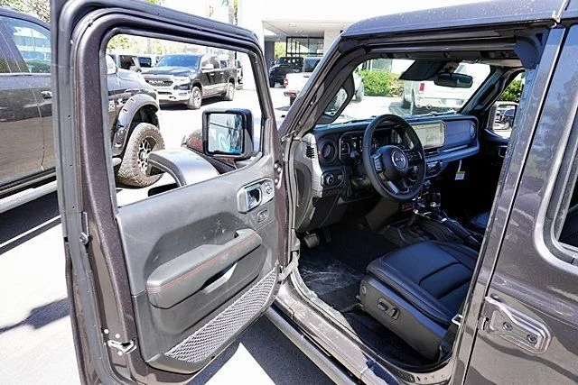 New 2026 Granite Crystal Metallic Clear-Coat Exterior Paint Jeep Rubicon image 42