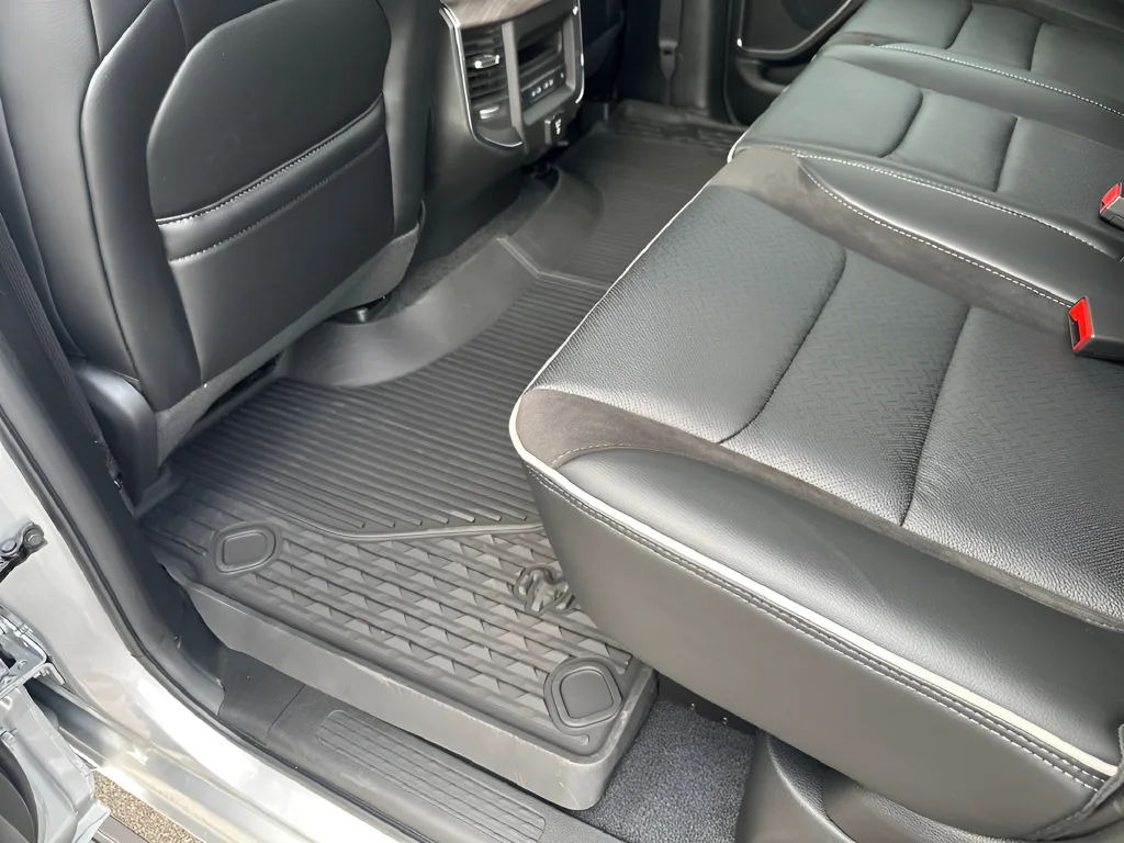 New 2026 Silver Zynith Exterior Paint RAM Laramie image 32