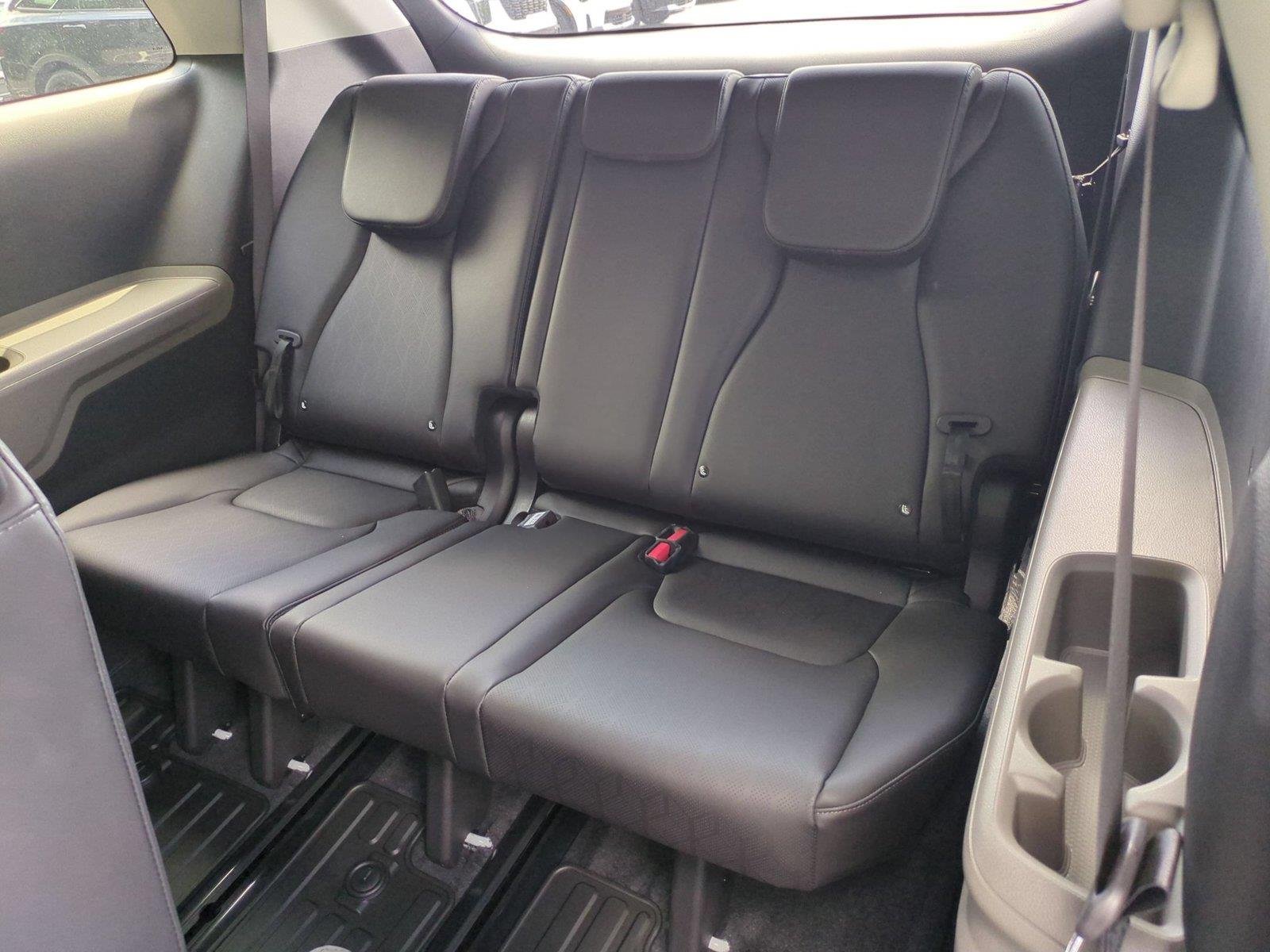 New 2026 Snow White Pearl Kia LXS image 35