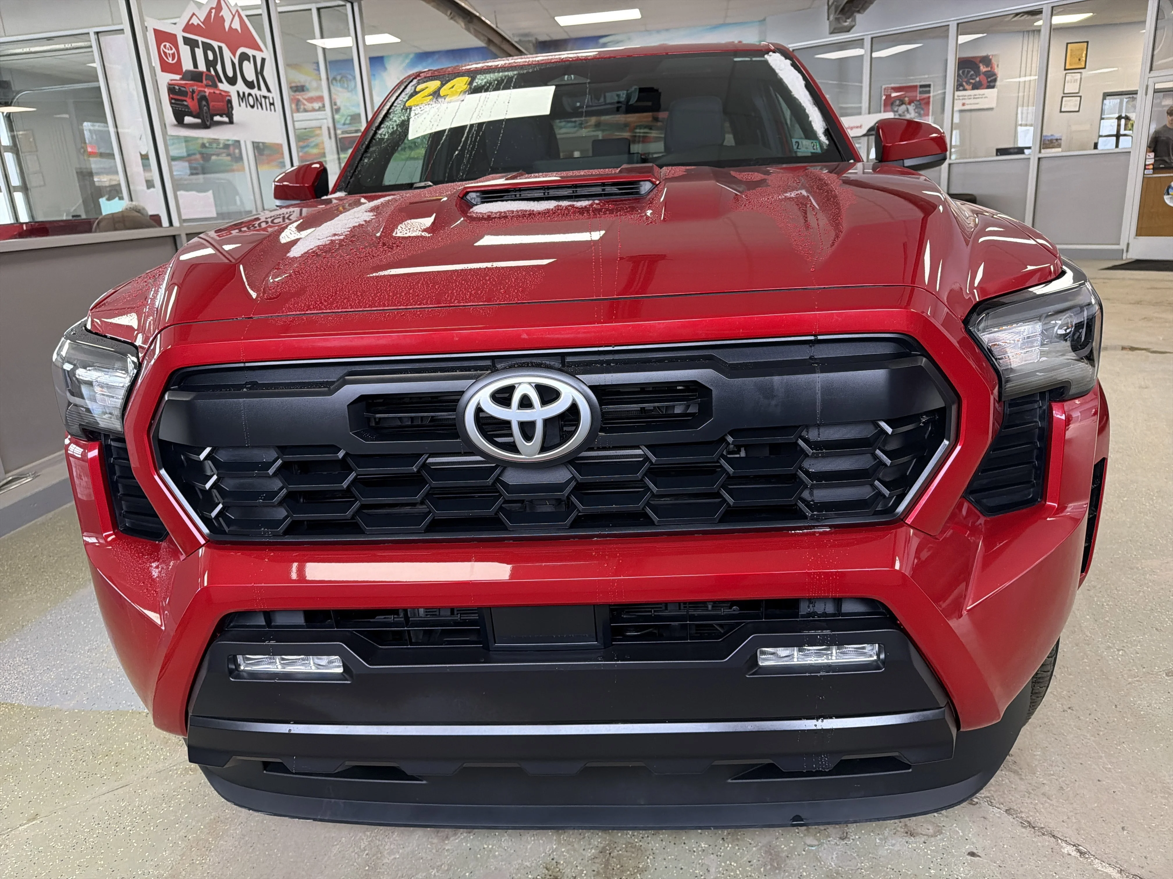 2024 Toyota Tacoma TRD Sport - Photo 8