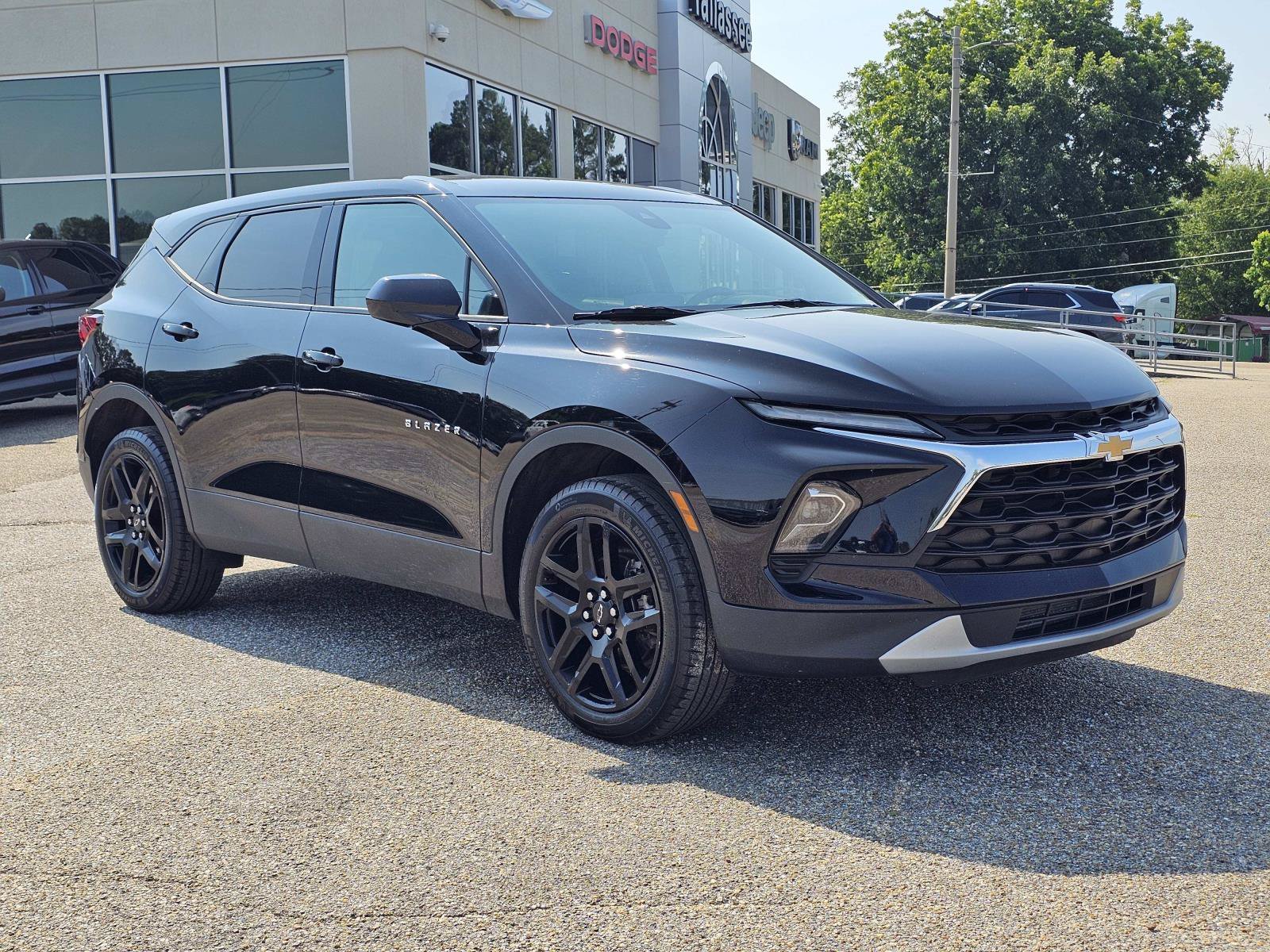 Used 2025 Black Chevrolet LT image 5