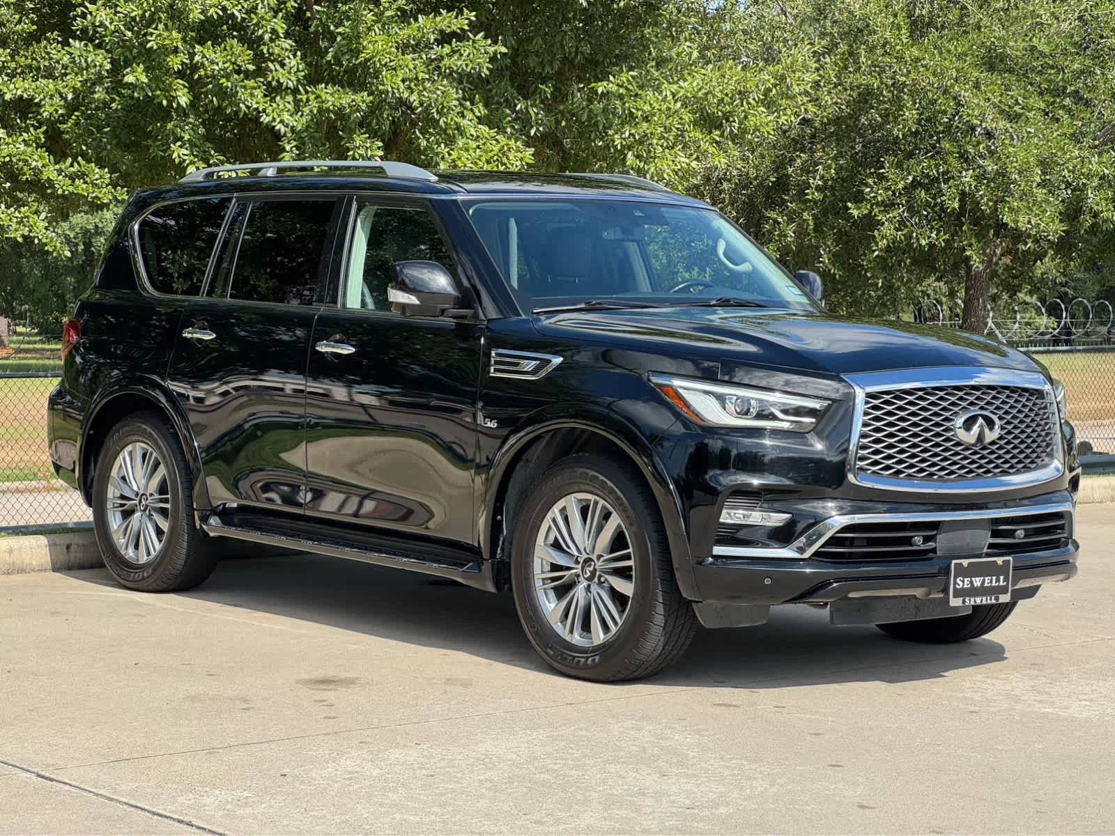 Used 2020 Black Obsidian INFINITI LUXE image 4