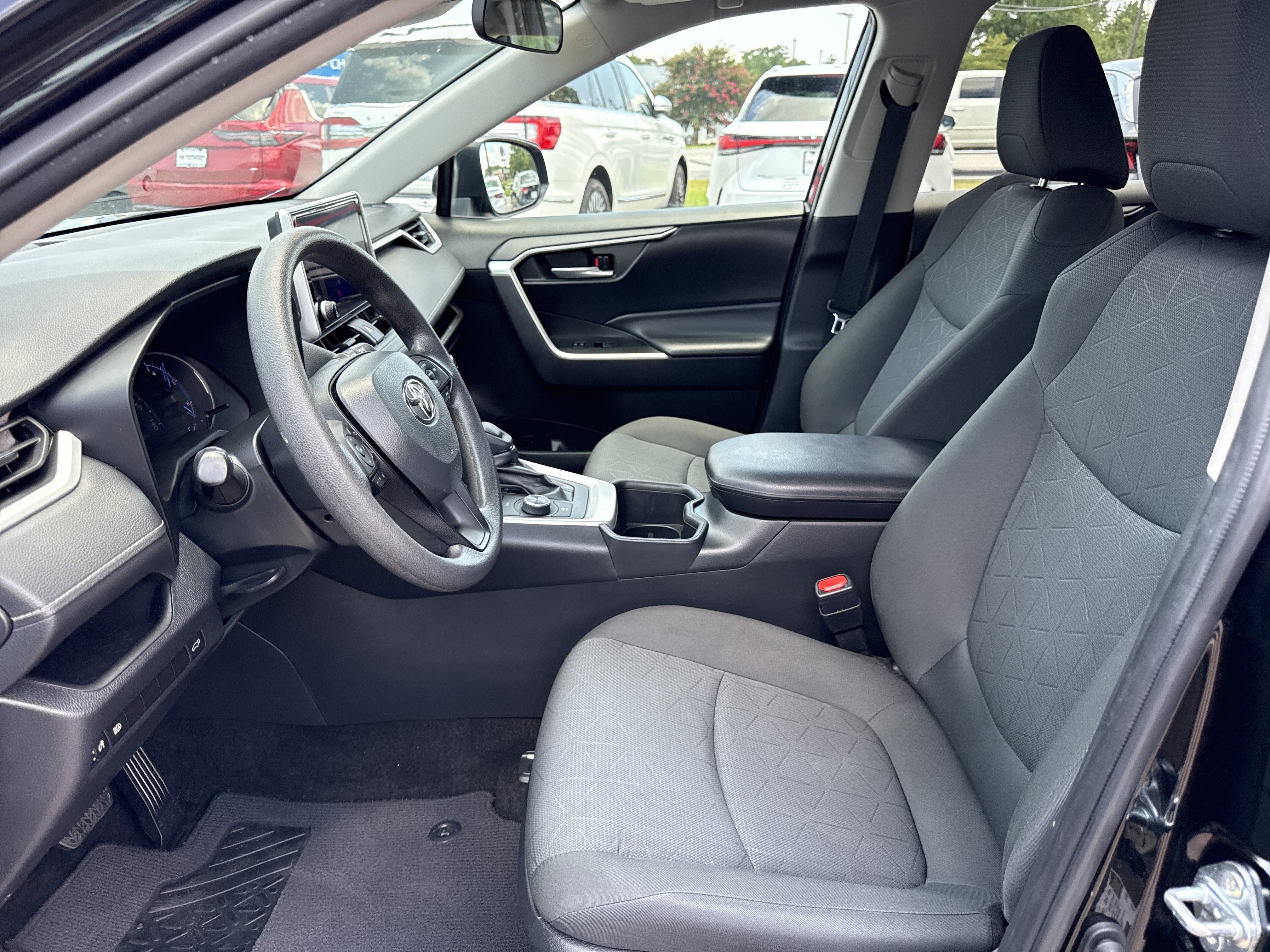 2023 Toyota RAV4 XLE - Photo 11