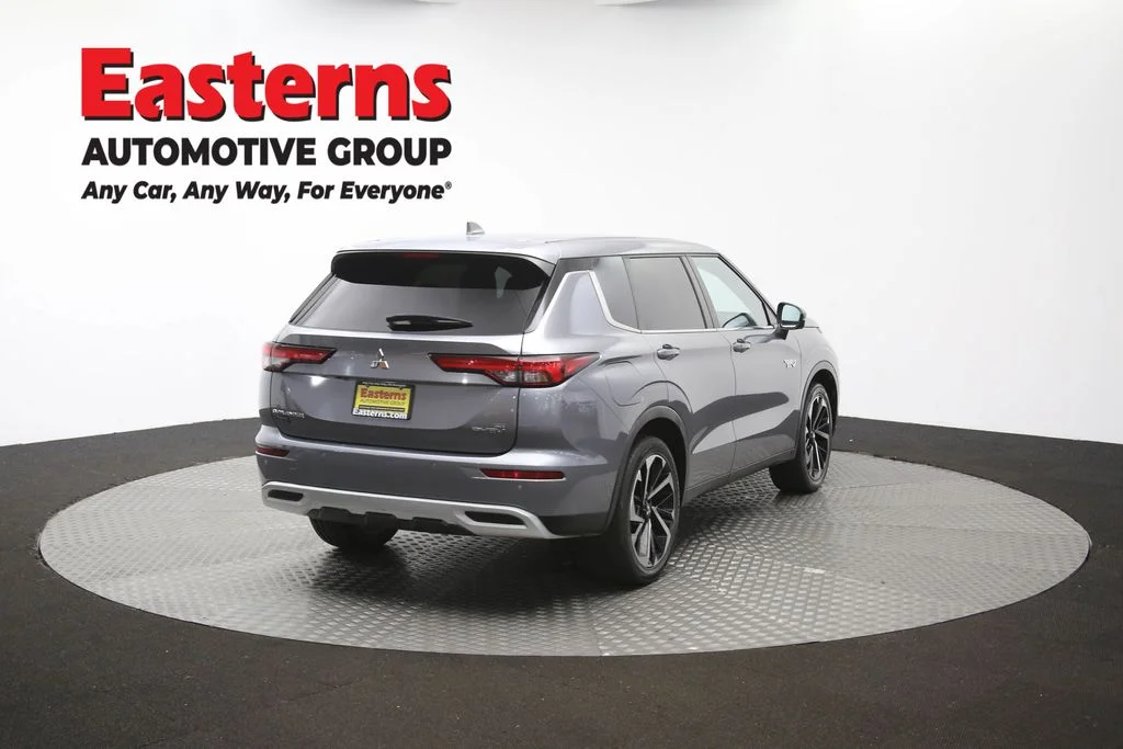 Used 2023 Silver Mitsubishi SE image 40