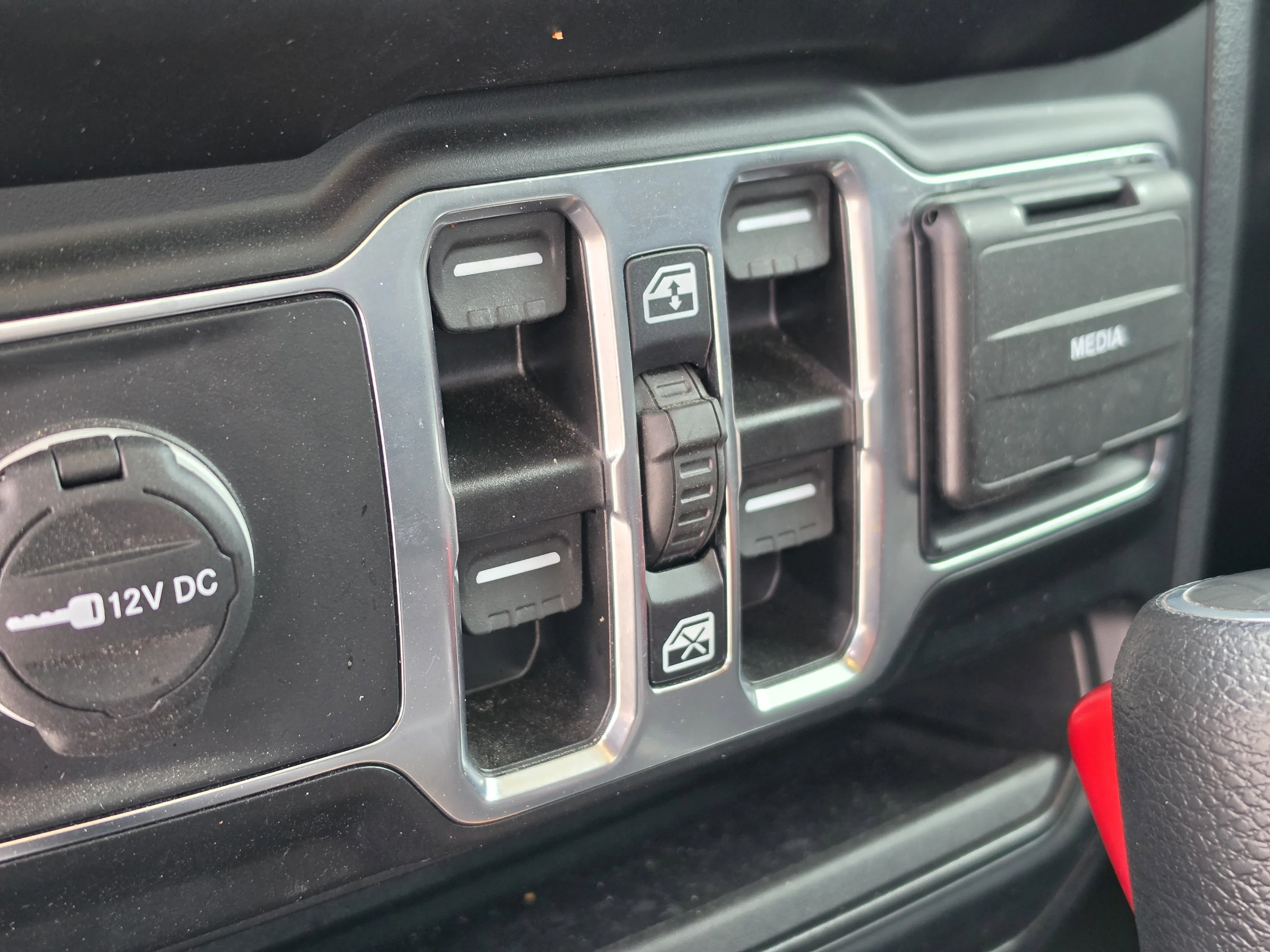 Used 2023 Sting-Gray Clearcoat Jeep Overland image 19