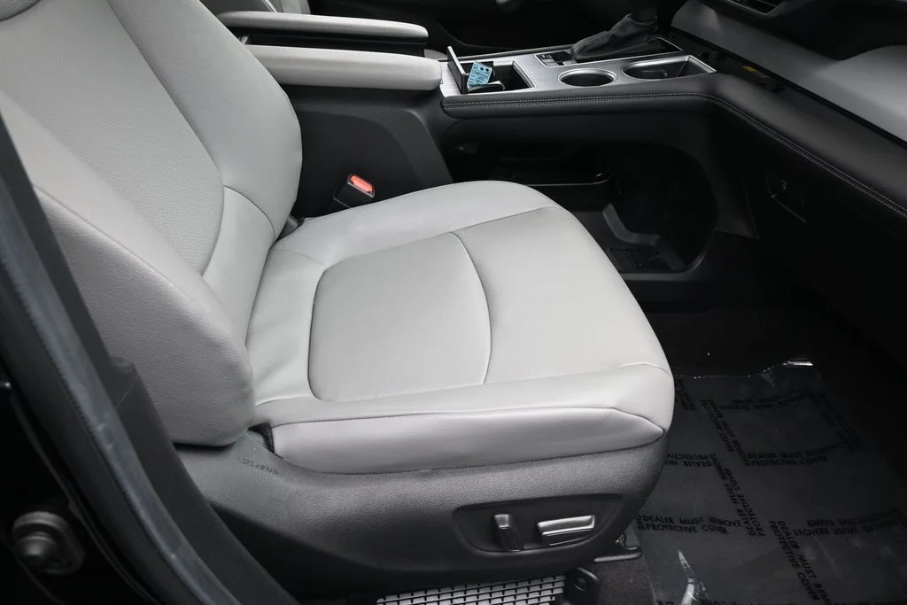 Used 2025 Midnight Black Metallic Toyota XLE image 48