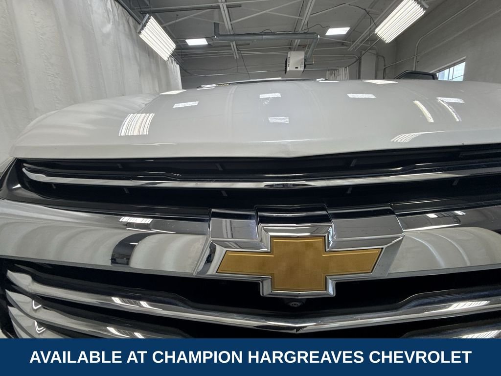 Used 2024 Iridescent Pearl Tricoat Chevrolet Premier image 39