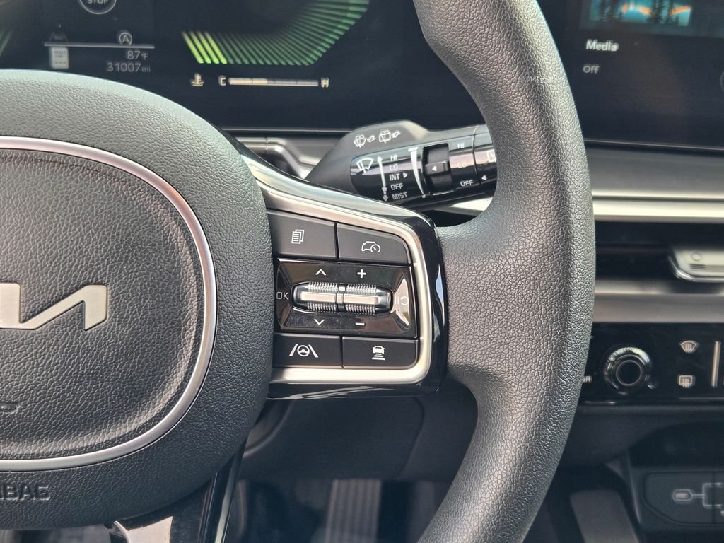 2024 Kia Sorento LX - Photo 40