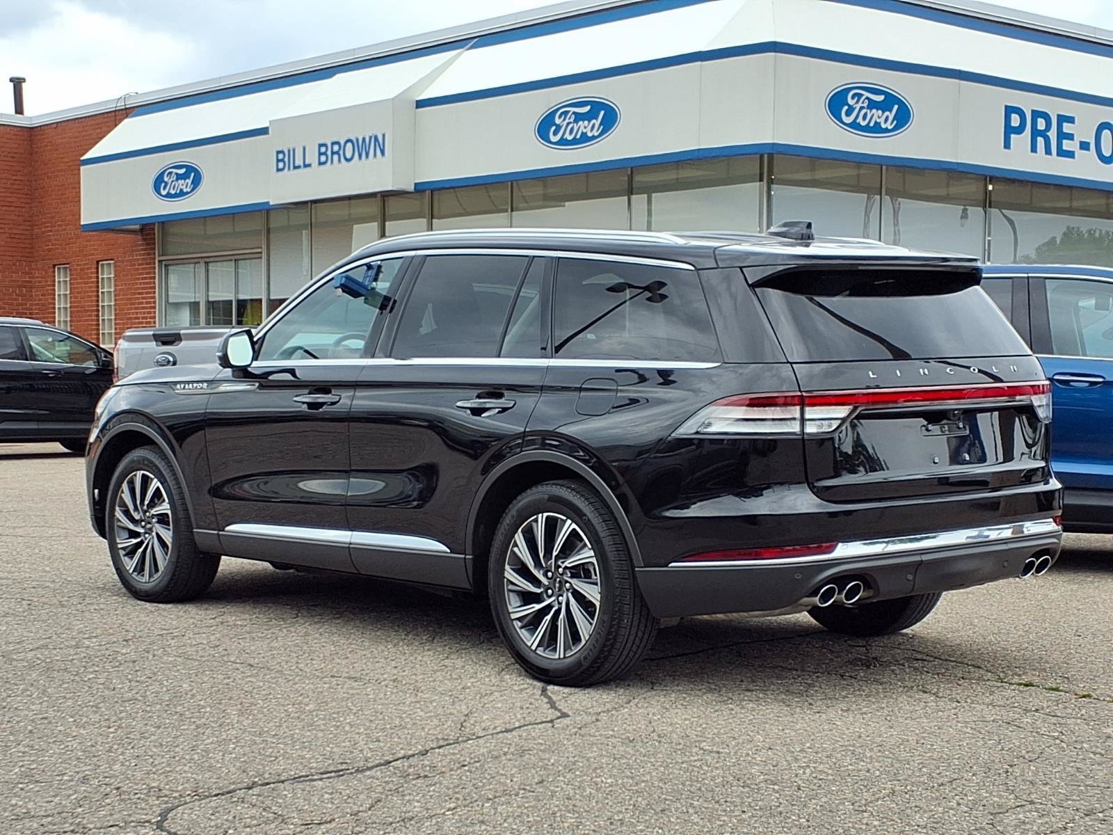 Used 2025 Infinite Black Metallic Lincoln Premiere image 2