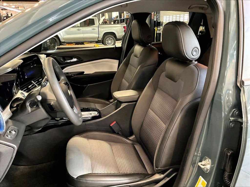 Used 2025 Gray Chevrolet LT image 10