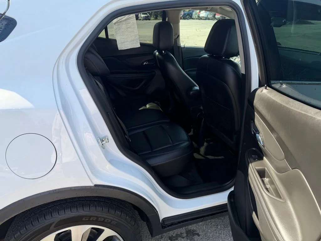 Used 2020 Summit White Buick Essence image 11