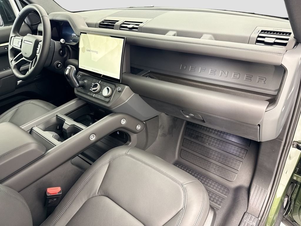 New 2026 Woolstone Green Land Rover X-Dynamic SE image 16
