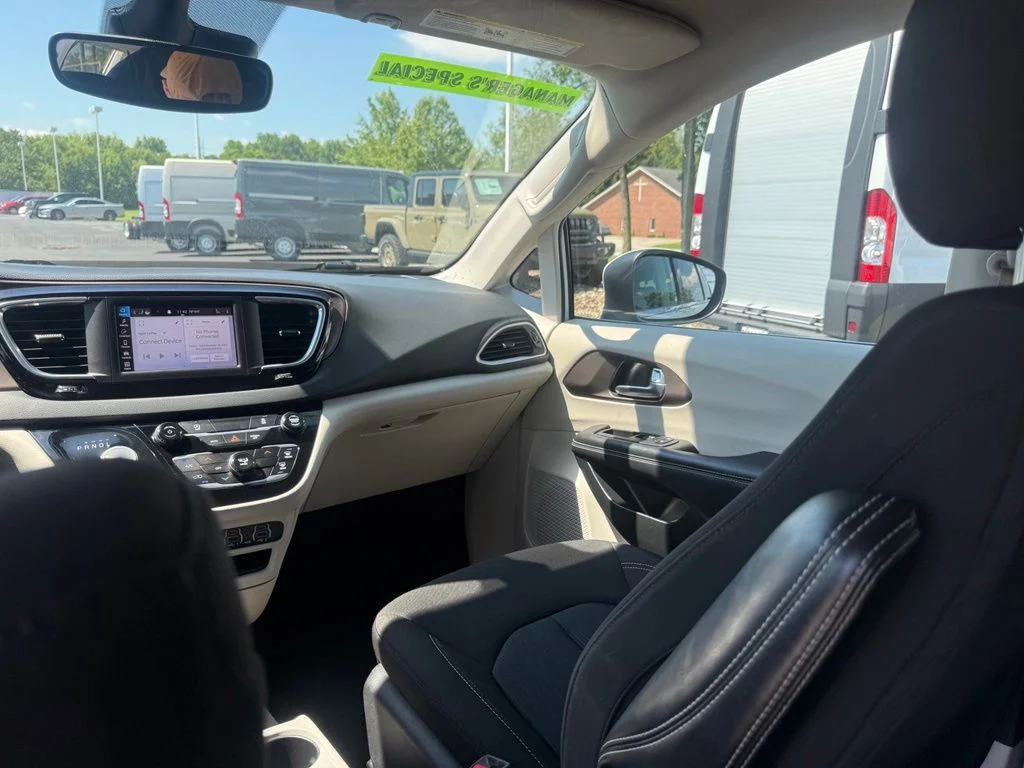 Used 2023 White Chrysler LX image 35
