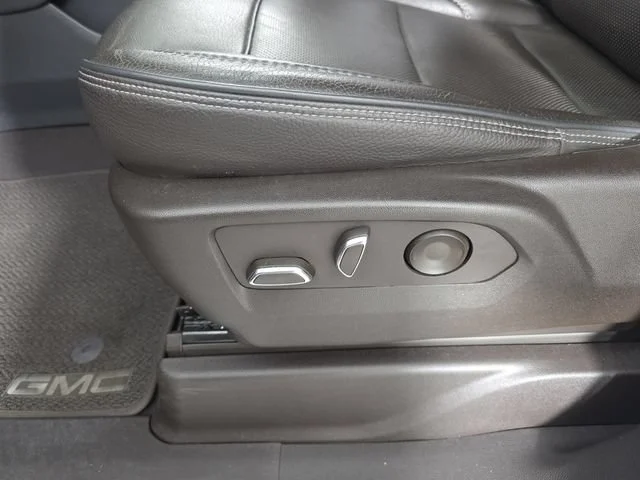 Certified Used 2022 White Frost Tricoat GMC Denali image 25