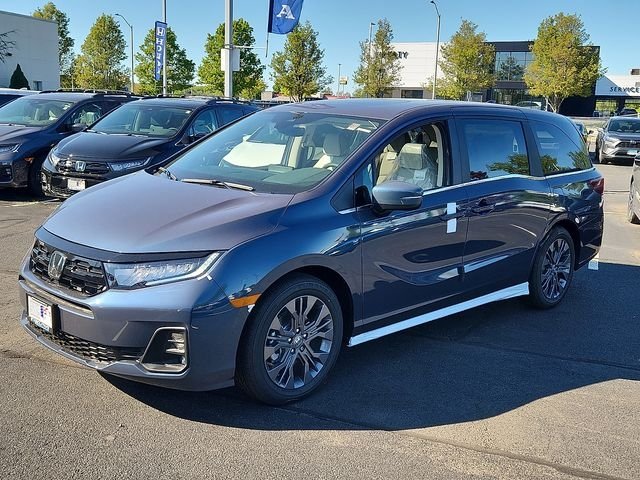 New 2026 Smoke Blue Pearl Honda Touring image 3