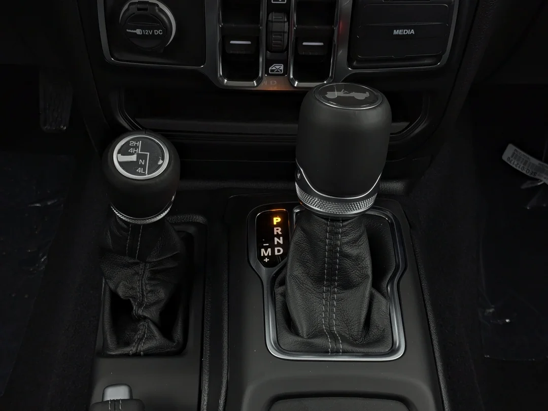 New 2025 White Jeep Sahara - - 4x4 - McKinley Leather Seats - Technology Grp - Safety Grp - Alpine Prem Audio & More! image 22