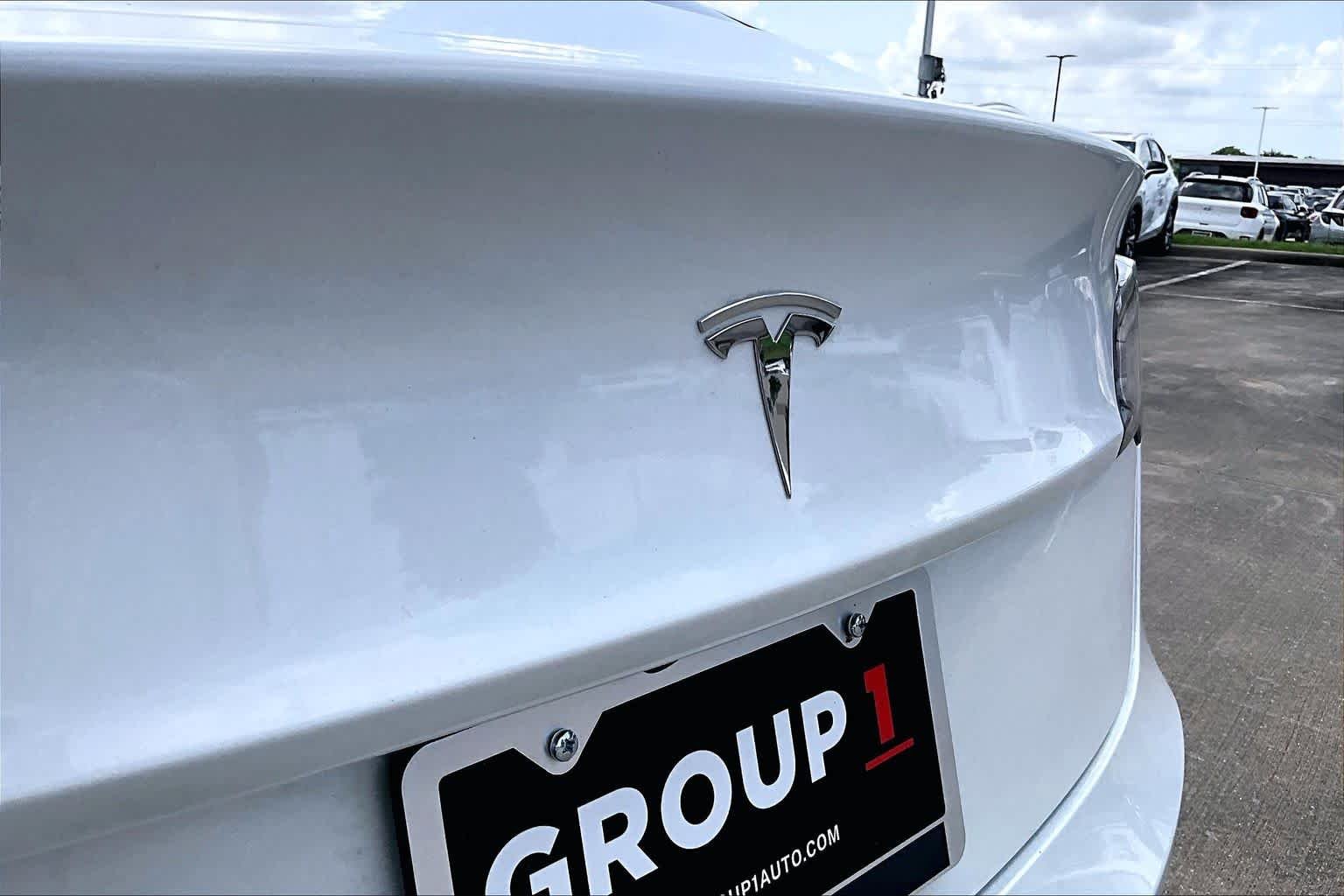 Used 2022 Pearl White Multi-Coat Tesla  image 28