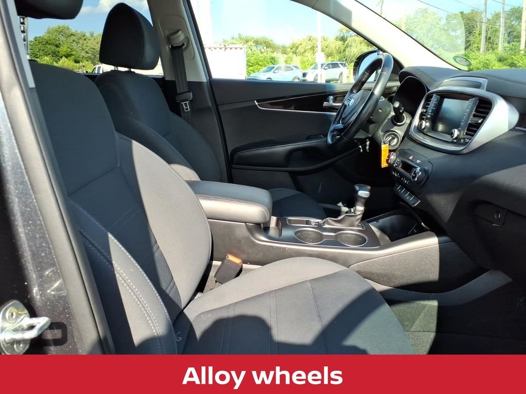Used 2020 Gravity Grey Kia LX w/convenience pkg & 3rd row seat image 29