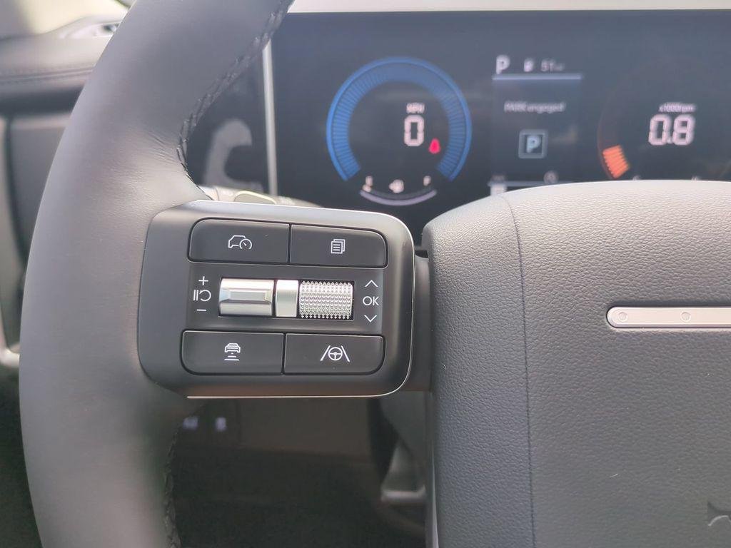 New 2027 Black Hyundai SE FWD image 32