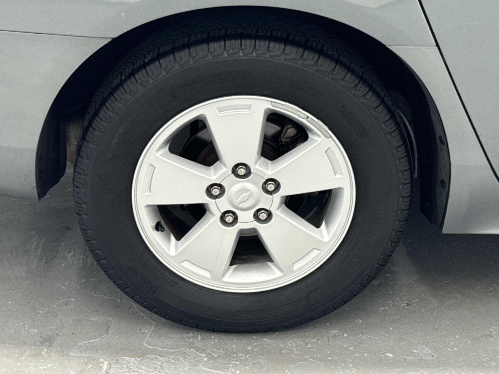 Used 2009 DARK SILVER METALLIC Chevrolet 3.5L LT image 9