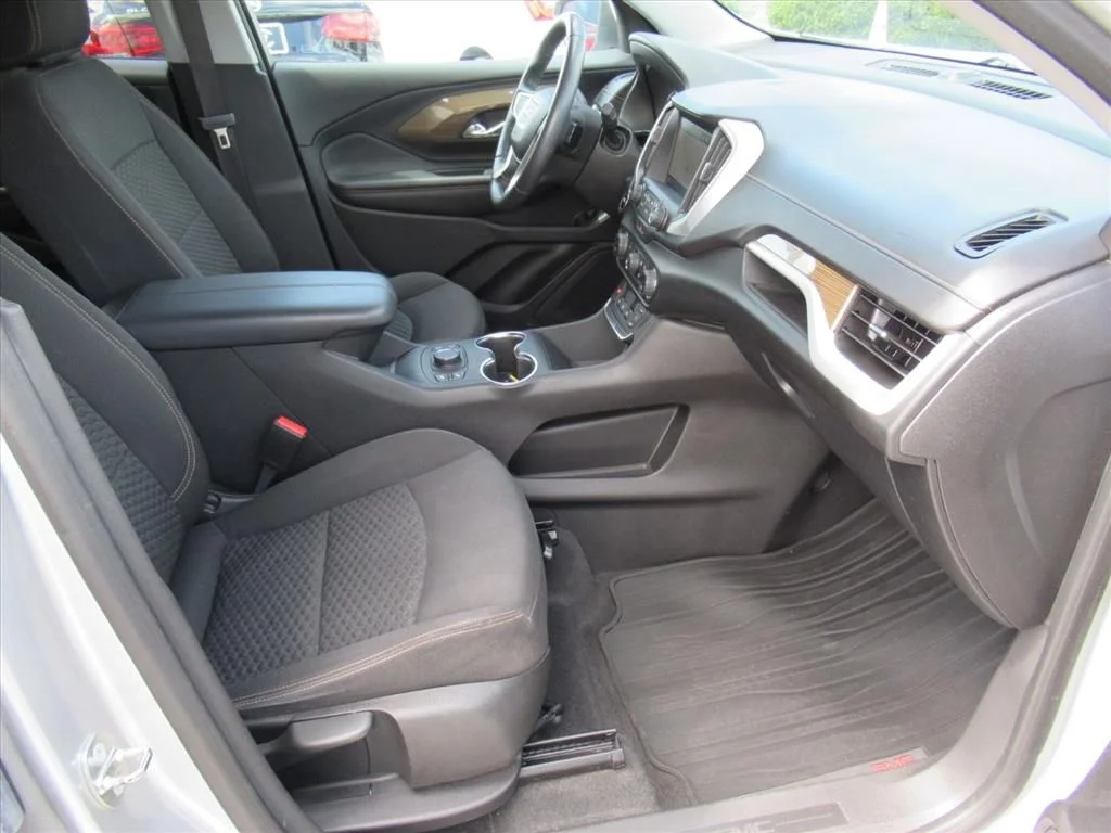Used 2018 Silver GMC SLE image 10