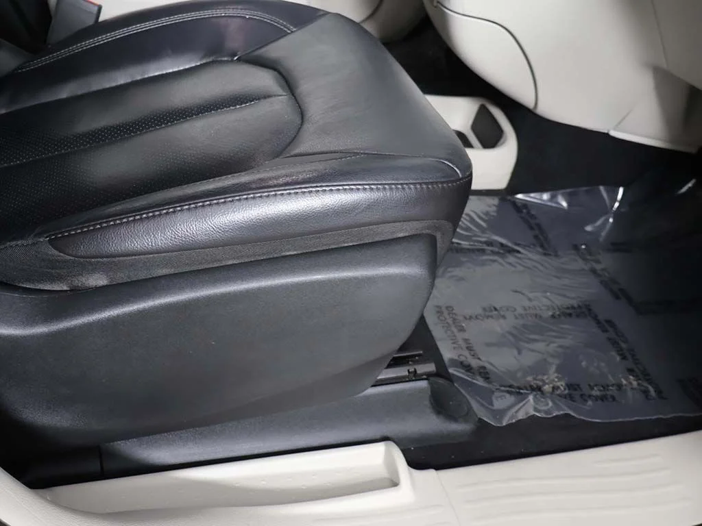 Used 2022 Bright White Clearcoat Chrysler Touring L image 29