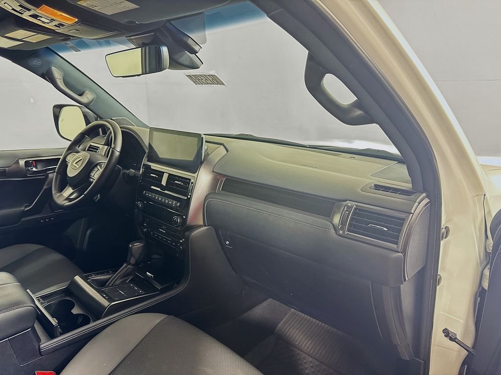 Used 2022 Starfire Pearl Lexus Base image 30