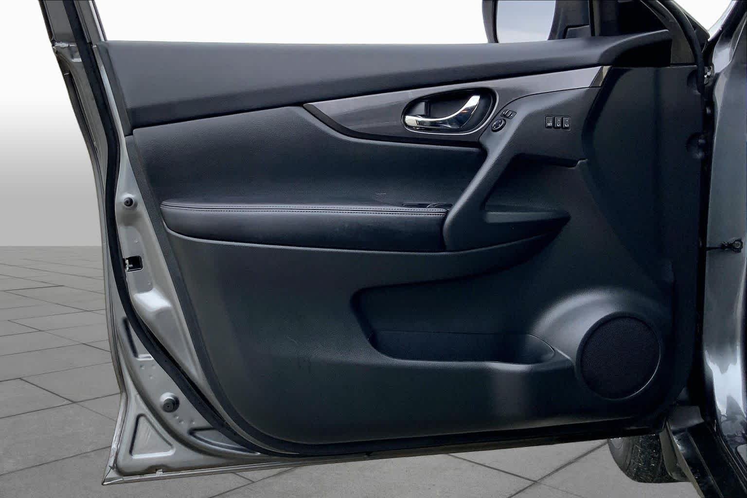 Used 2018 Gun Metallic Nissan SV image 21