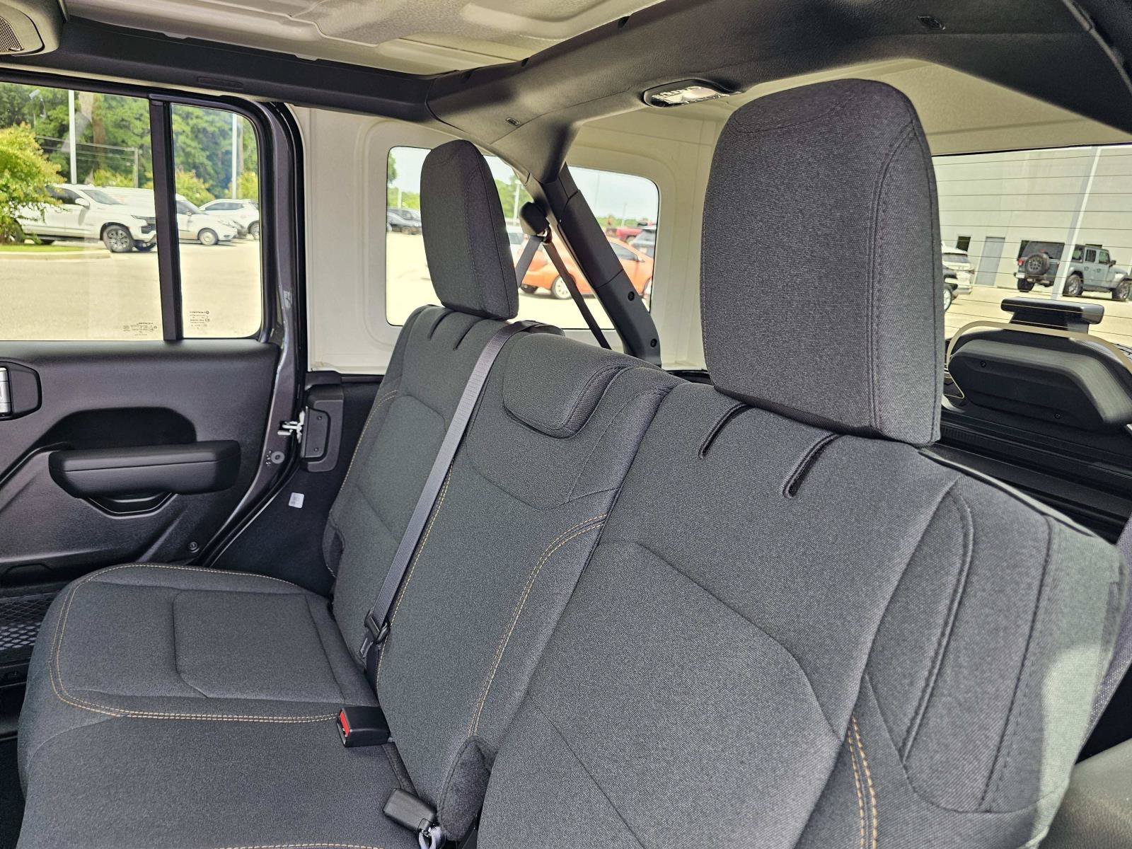 New 2026 Granite Crystal Metallic Clearcoat Jeep Sport S image 31