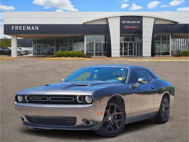 2017 Dodge Challenger SXT's photo